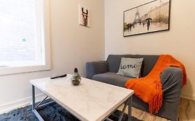 Modern 1 Bedroom Apartment With In-Suite Laundry
