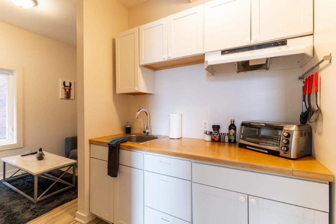Modern 1 Bedroom Apartment With In-Suite Laundry Hamilton Exterior photo