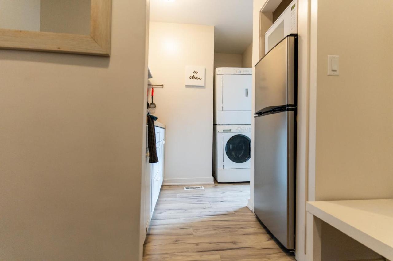 Modern 1 Bedroom Apartment With In-Suite Laundry Hamilton Exterior photo