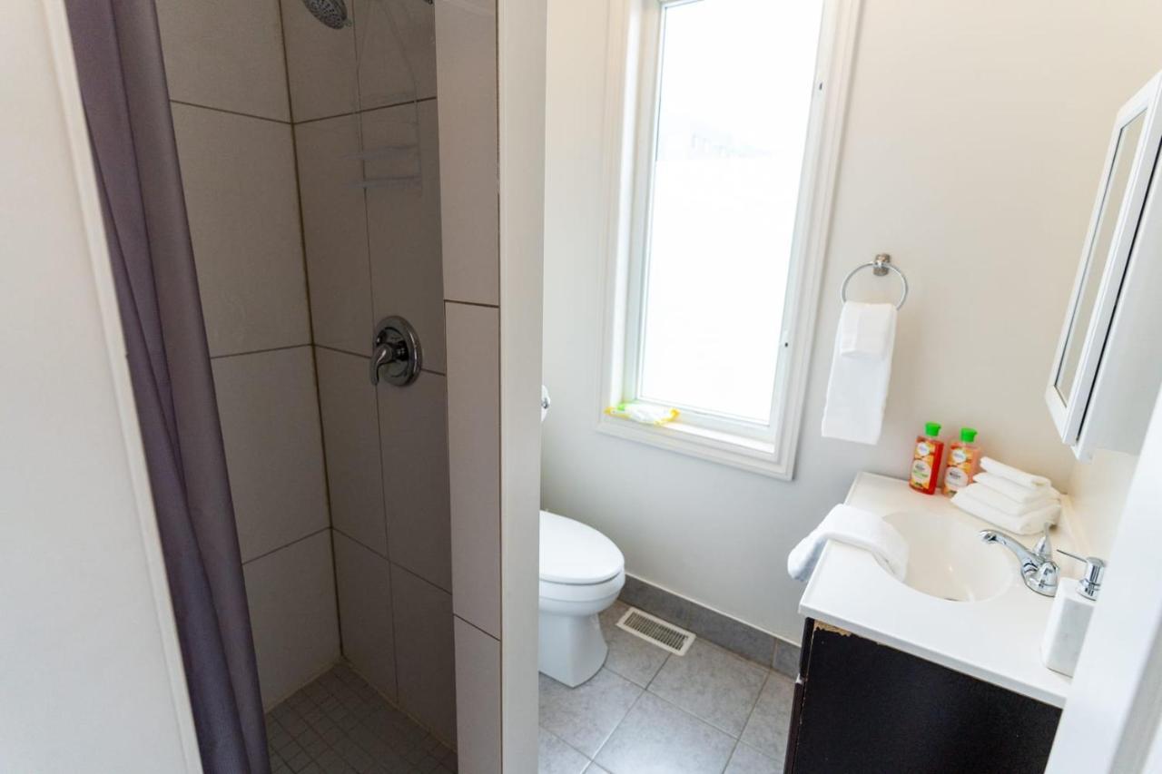 Modern 1 Bedroom Apartment With In-Suite Laundry Hamilton Exterior photo